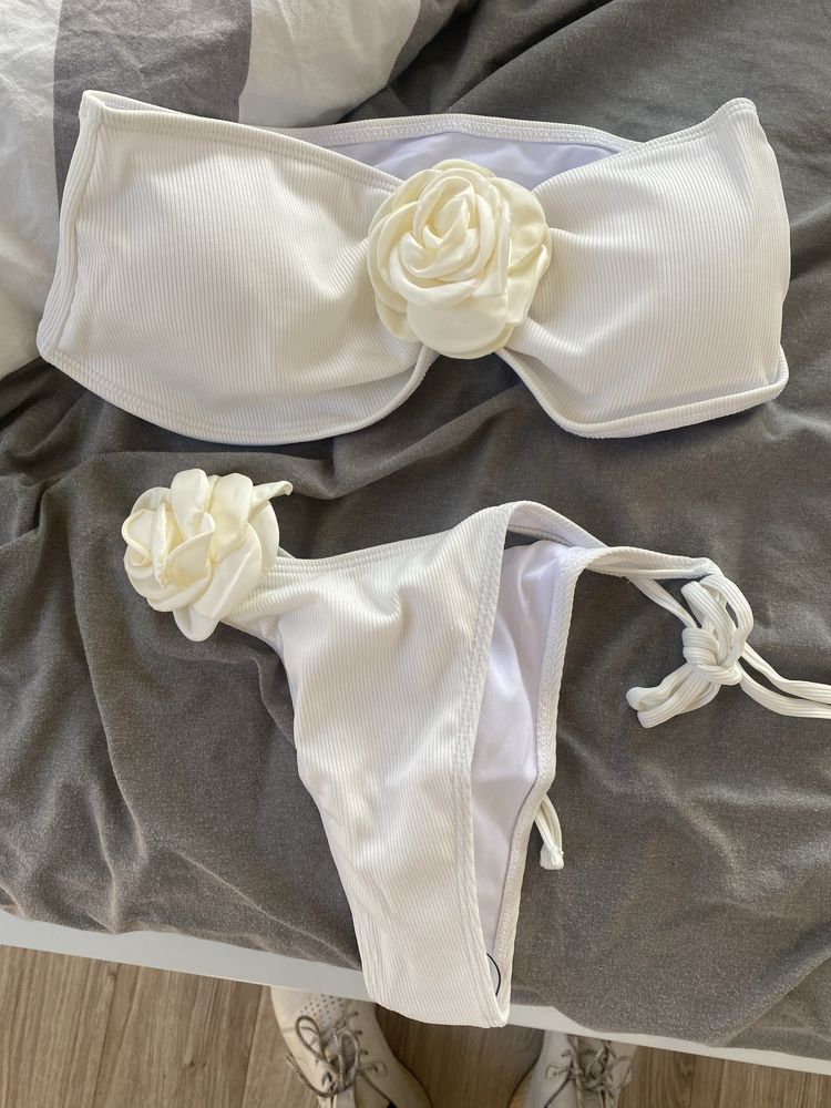 Bikini ze zdobieniem z róży S