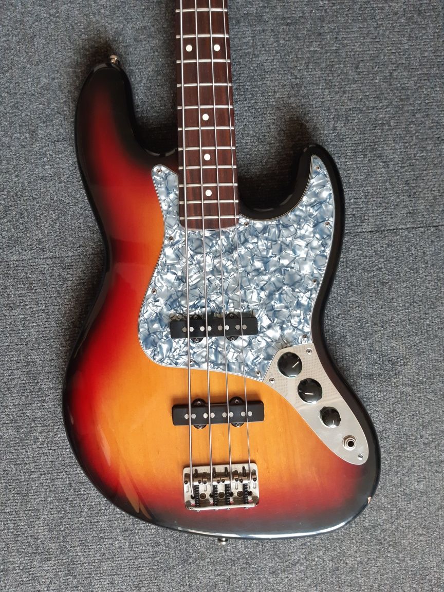 Fender Jazz Bass USA, 2003 rok, Corona California, stan BDB