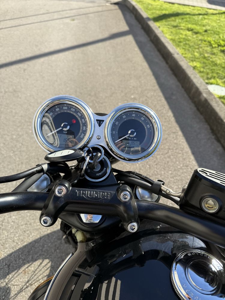 Triumph Bonneville T100 black