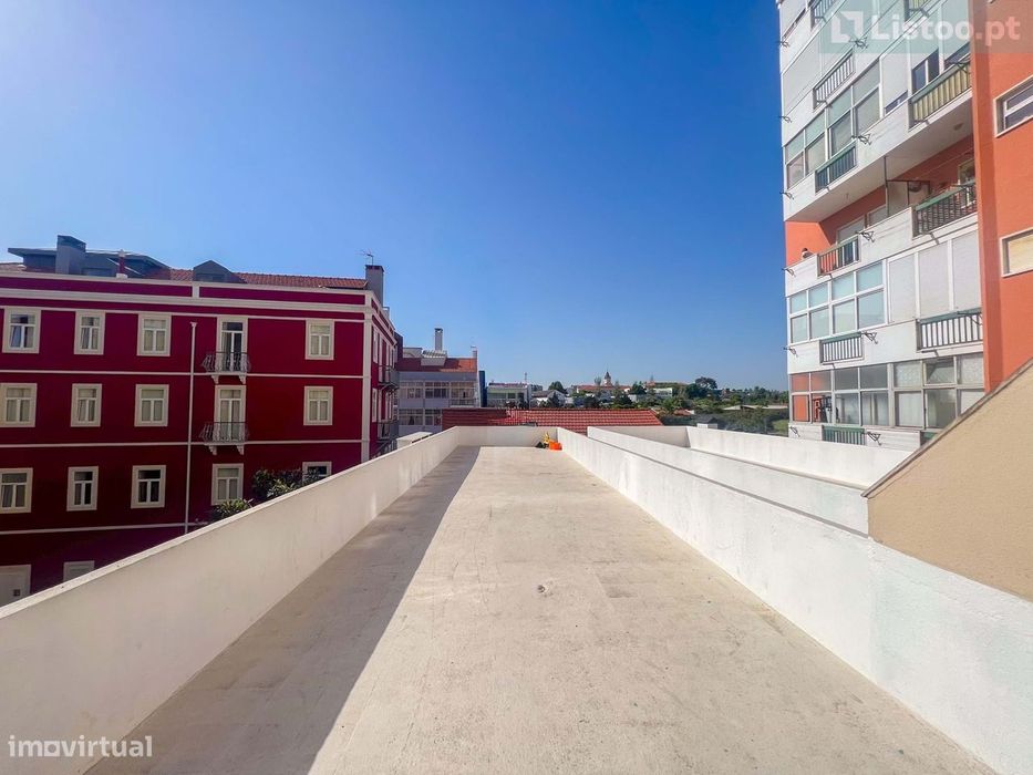 T2 Alvalade com Terraço e Garagem