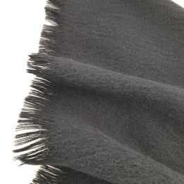 Manta mohair preta com franja nas pontas *