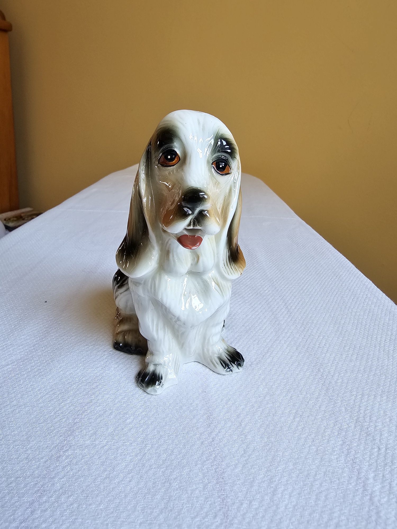Porcelana figurka psa.