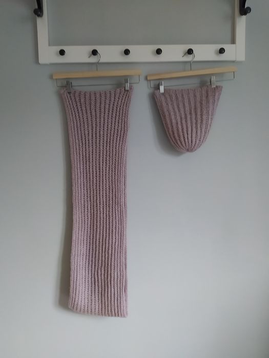 Komplet czapka ocieplana i szal, komin w pastelowym kolorze