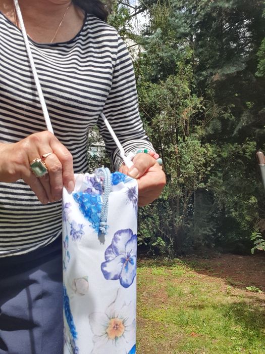 Torebka pokrowiec worek na butelke wody sznurek przez ramię wodoodporn