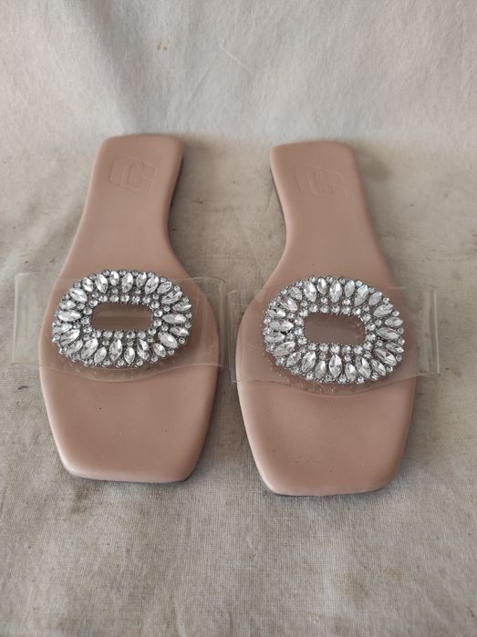 Klapki damskie z ozdobną klamrą z cyrkoniami nr 39/24,5 cm