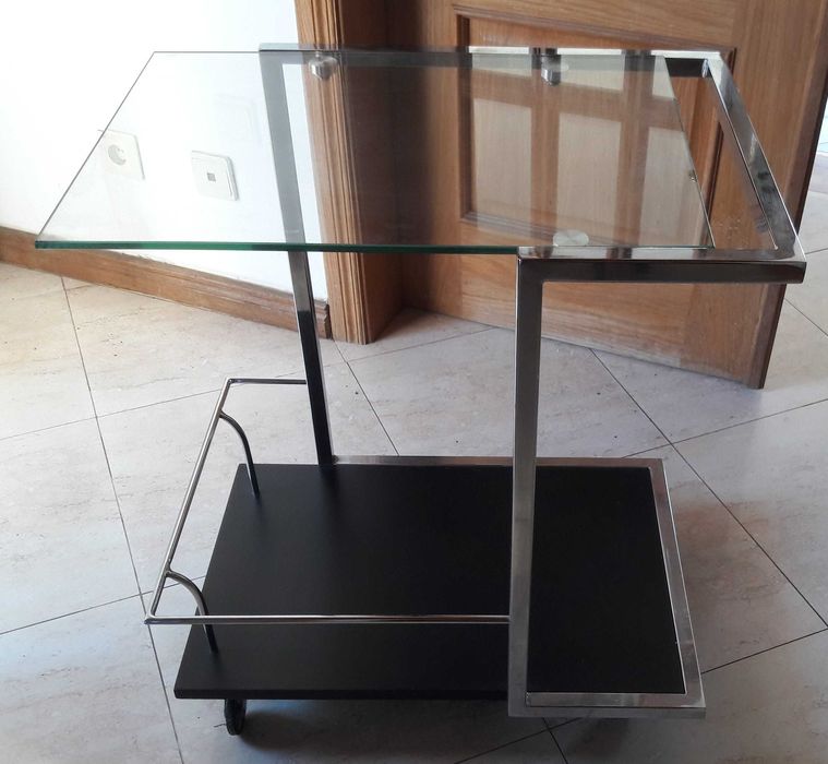 Carrinho de serviço.Design moderno.Usado