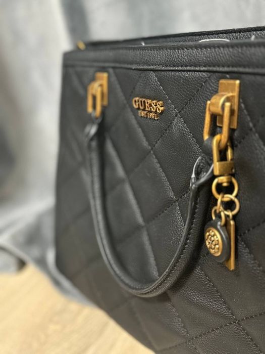 Сумка тоут Guess