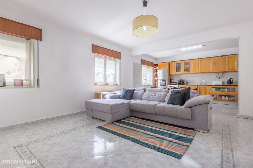 Apartamento T3 em Excelente Localização na Quinta do Conde