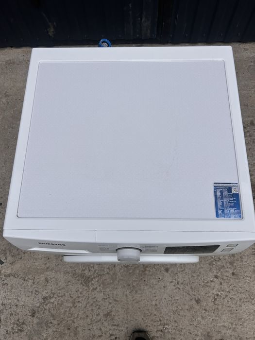 Продам пральну машину Samsung 8kg в ідеальному стані