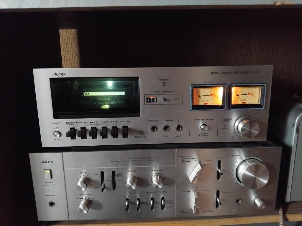 Винтажная касетная дека Aurex Toshiba PC2260.