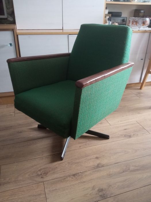 Fotel na obrotowej nodze z PRLU wyprany