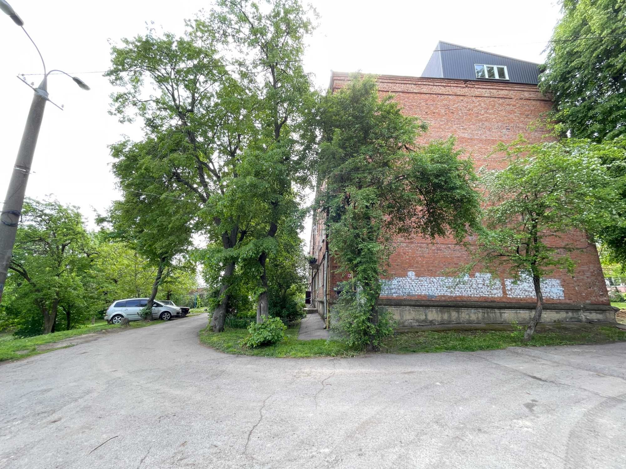 Продаж кімнати з власним санвузлом та кухнею