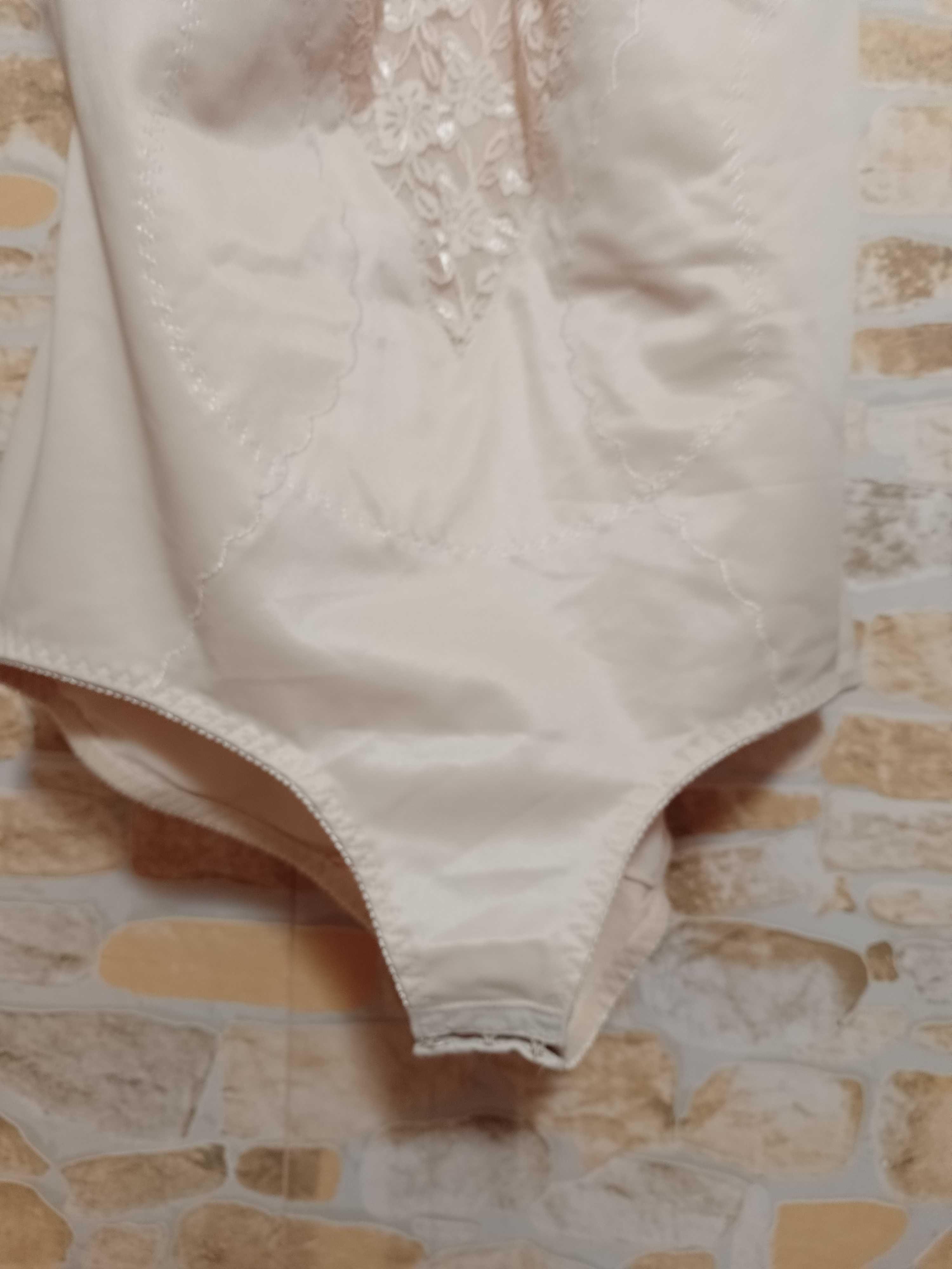 (44/XXL) (100C) Triumph/ Beżowe Body modelujące