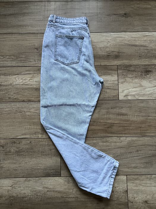 Джинси жіночі блакитного кольору