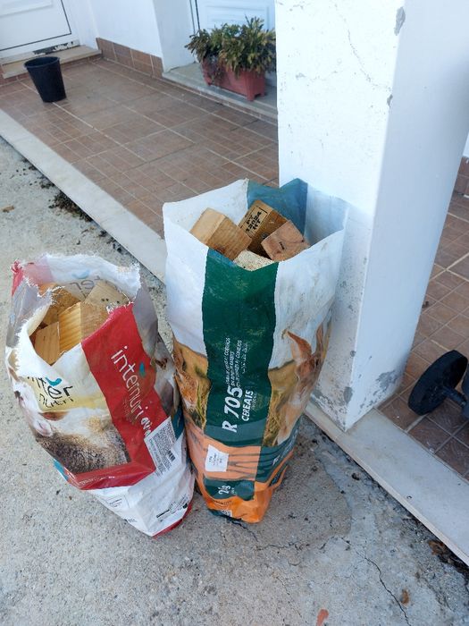 Lenha  para salamandras e caldeiras em tacos