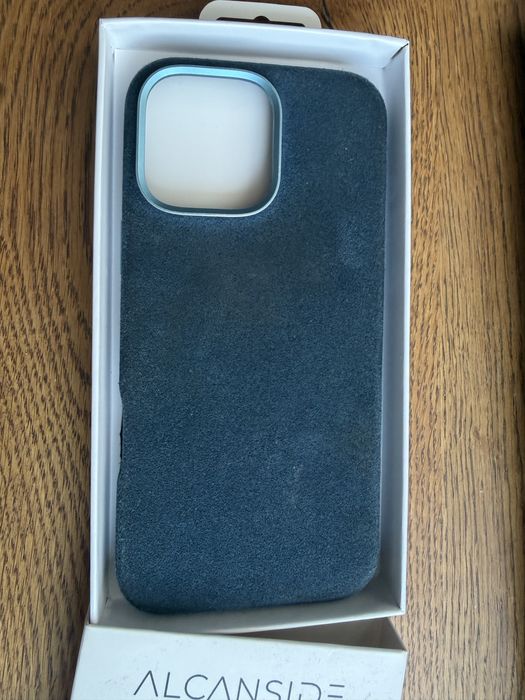 Etui ALCANSIDE Alcantara IP 16 pro max