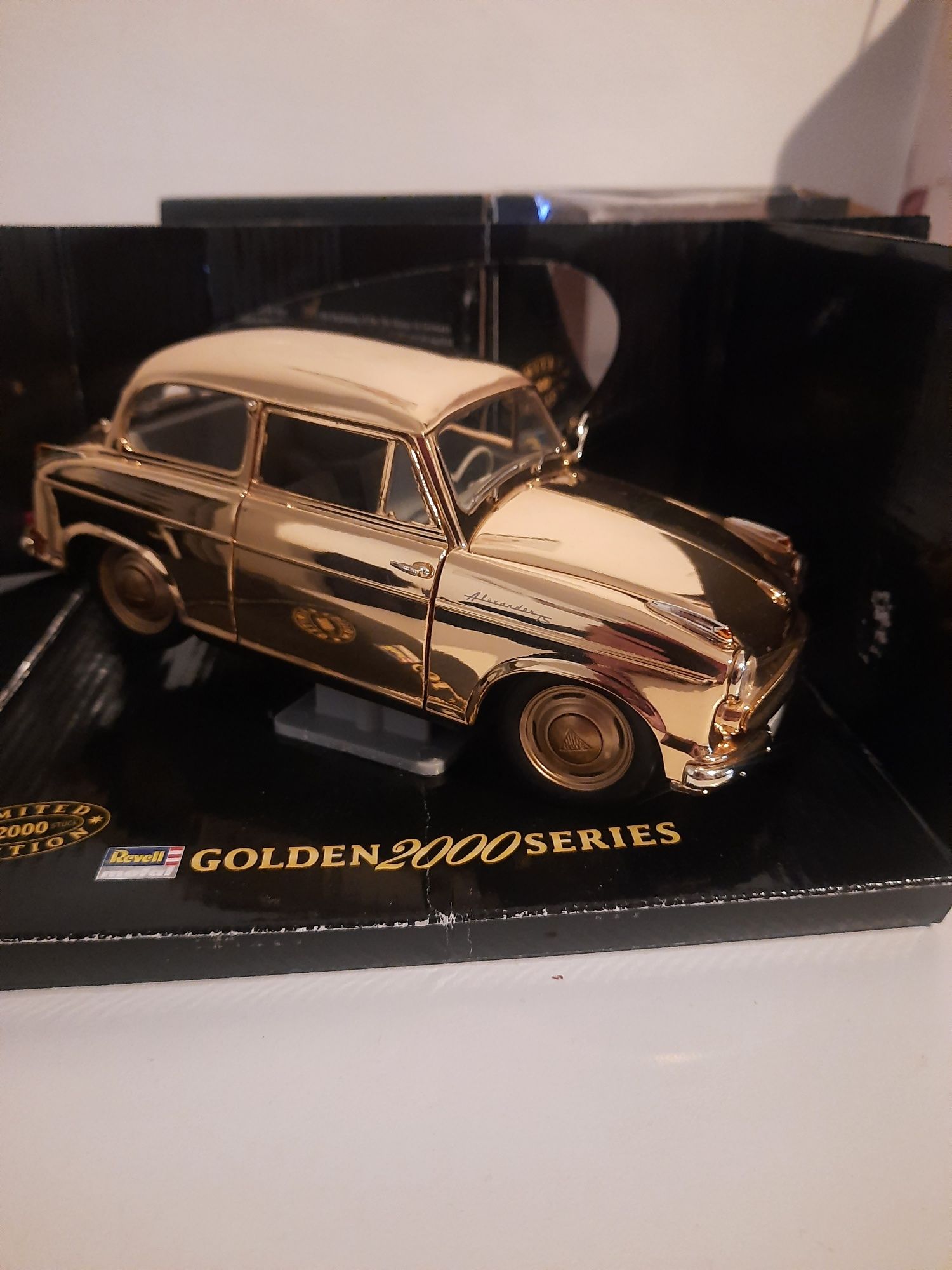 Lloyd Alexander TS Revell 1:18 Golden series limit