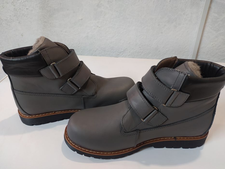 Продам нові зимові ботінки розмір 38