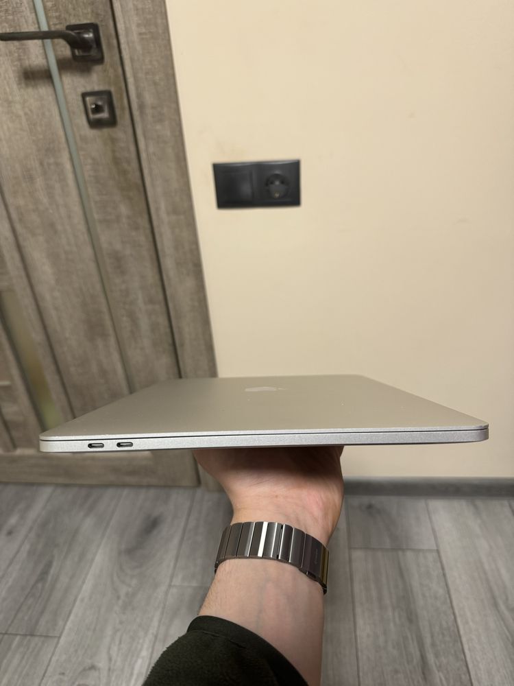 Macbook pro 15 2018 i9 32/512gb amd pro 560x 4gb