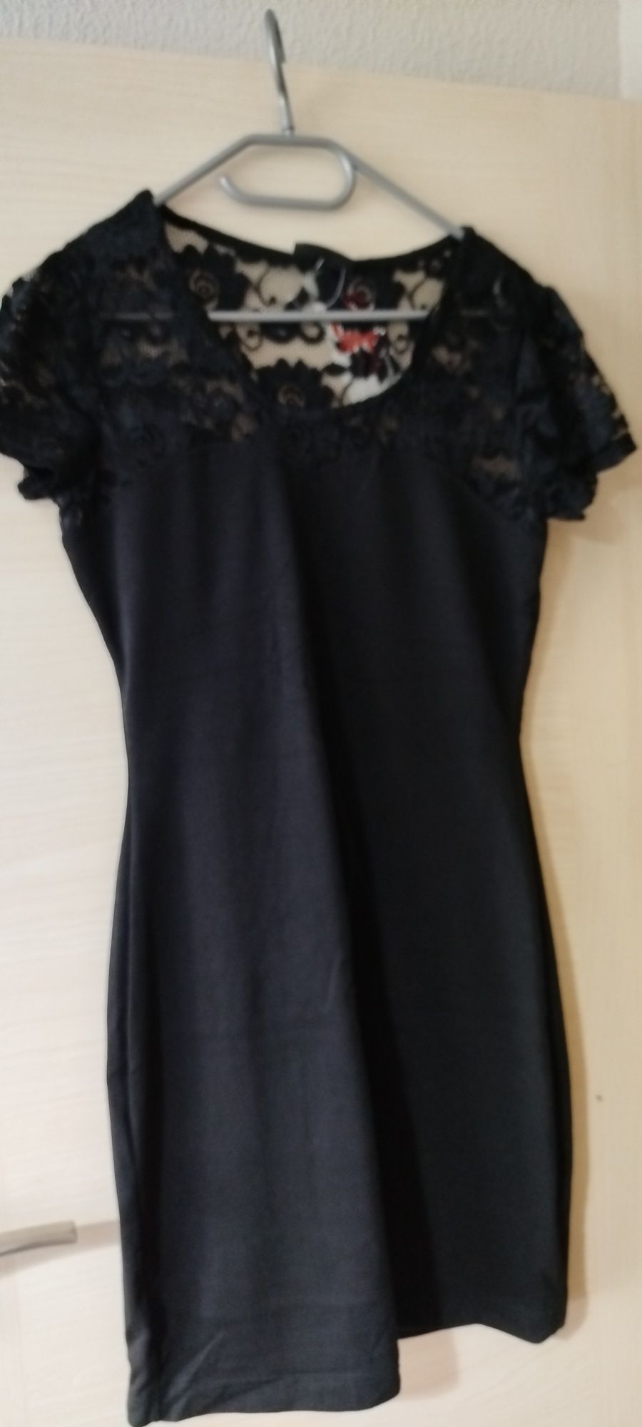 Sukienka czarna letnia