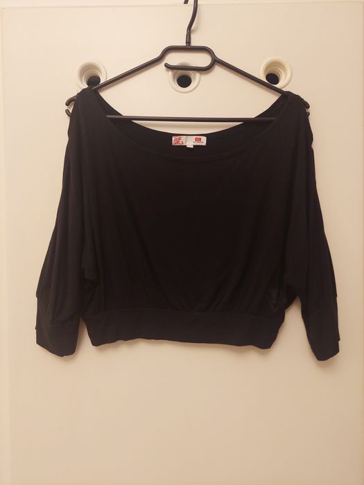 Crop top damski marki Cropp