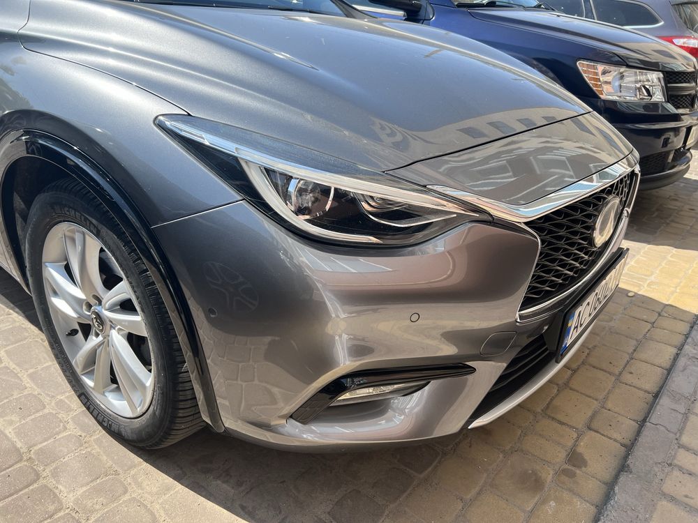 Продам своє відмінне авто - Infiniti Q30 .