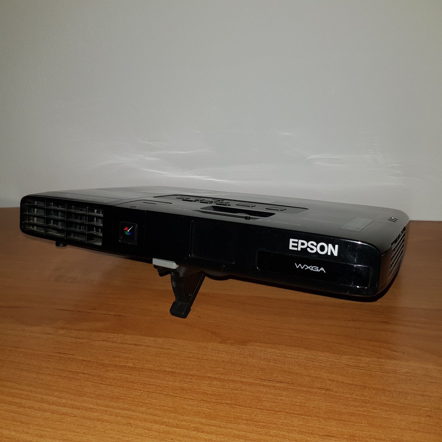 Projektor Epson PowerLite 1761w z wifi, pilot akcesoria, WXGA 3LCD