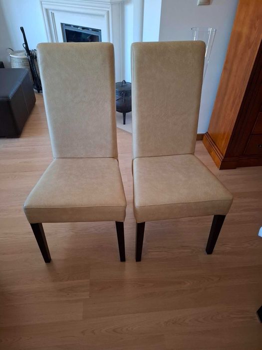 Cadeiras em pele verdadeira