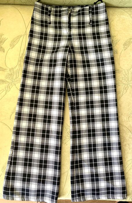 Штани, вишиванки на дівчинку