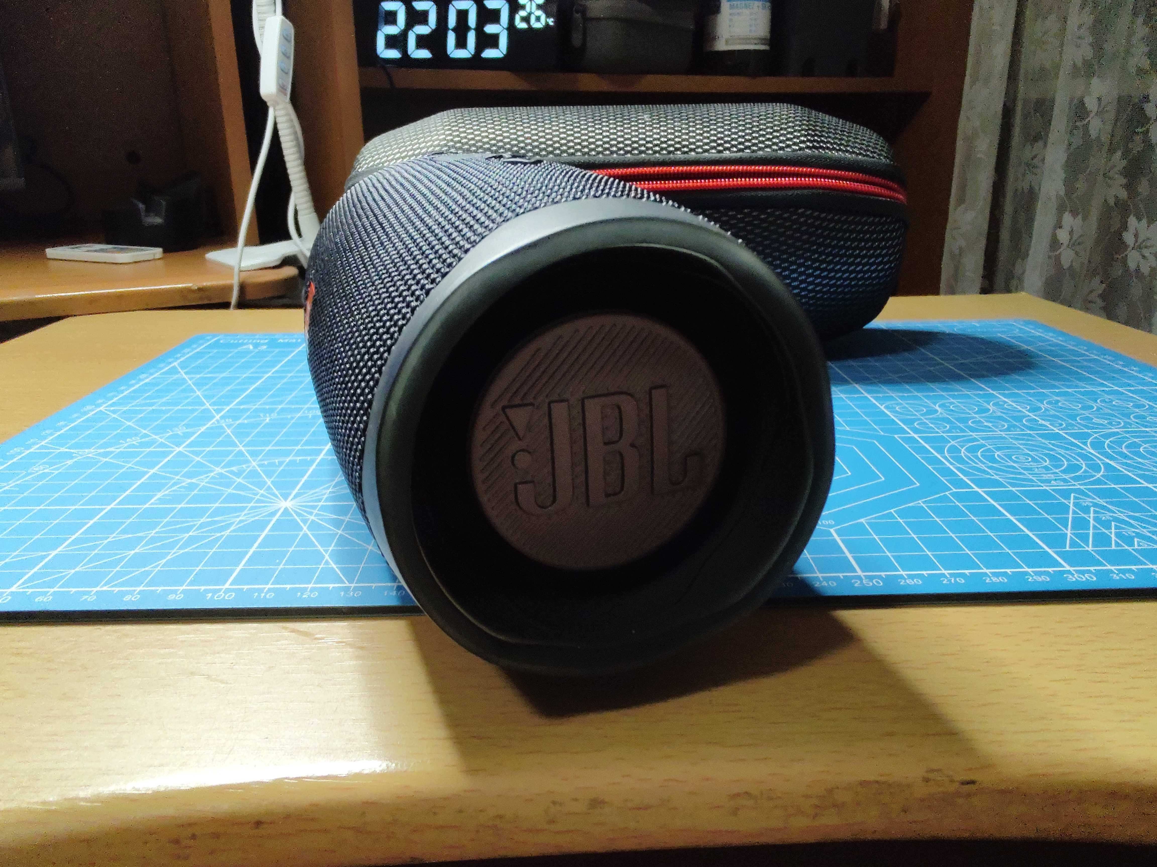 Głośnik mobilny JBL Charge 4 30 Wat + futerał 100% sprawny jak nowy