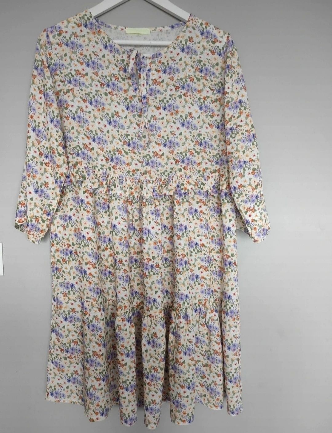 Nowa sukienka w kwiaty , styl babydoll oversize, falbany kwiatuszki