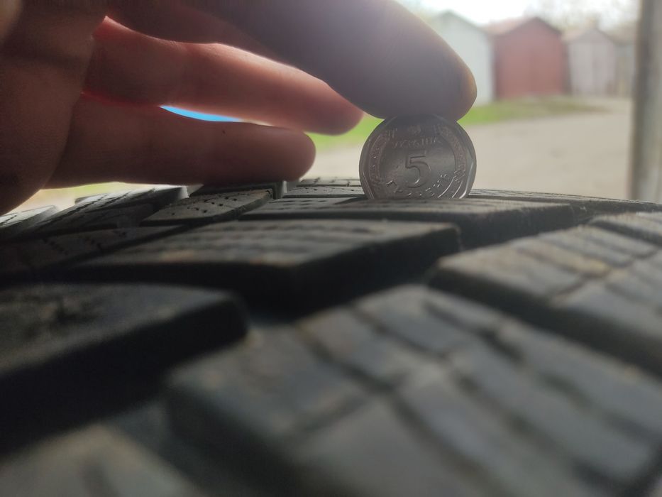 Резина б/у 4 покрышки r18