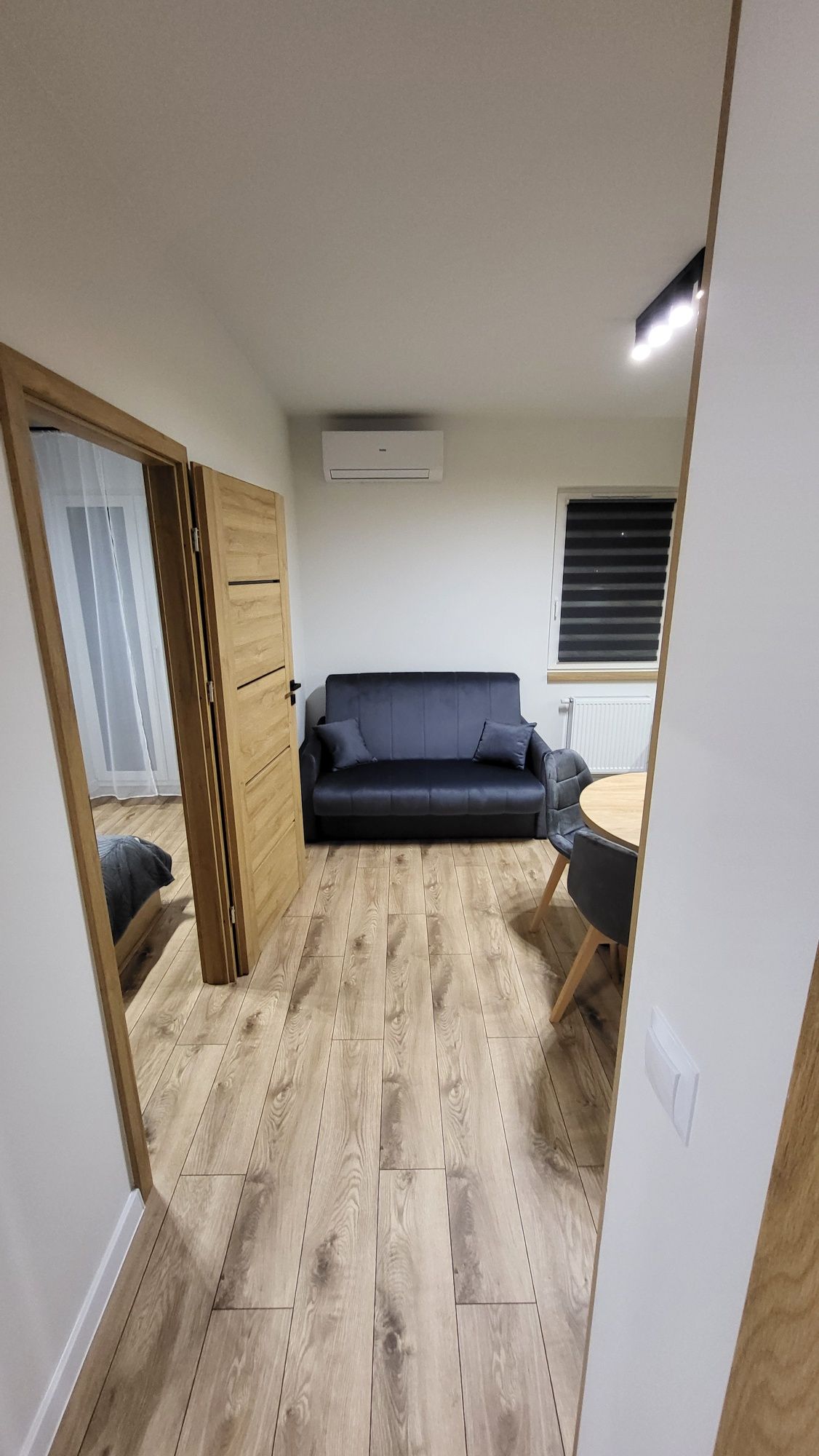 Apartament z oddzielną sypialnią.