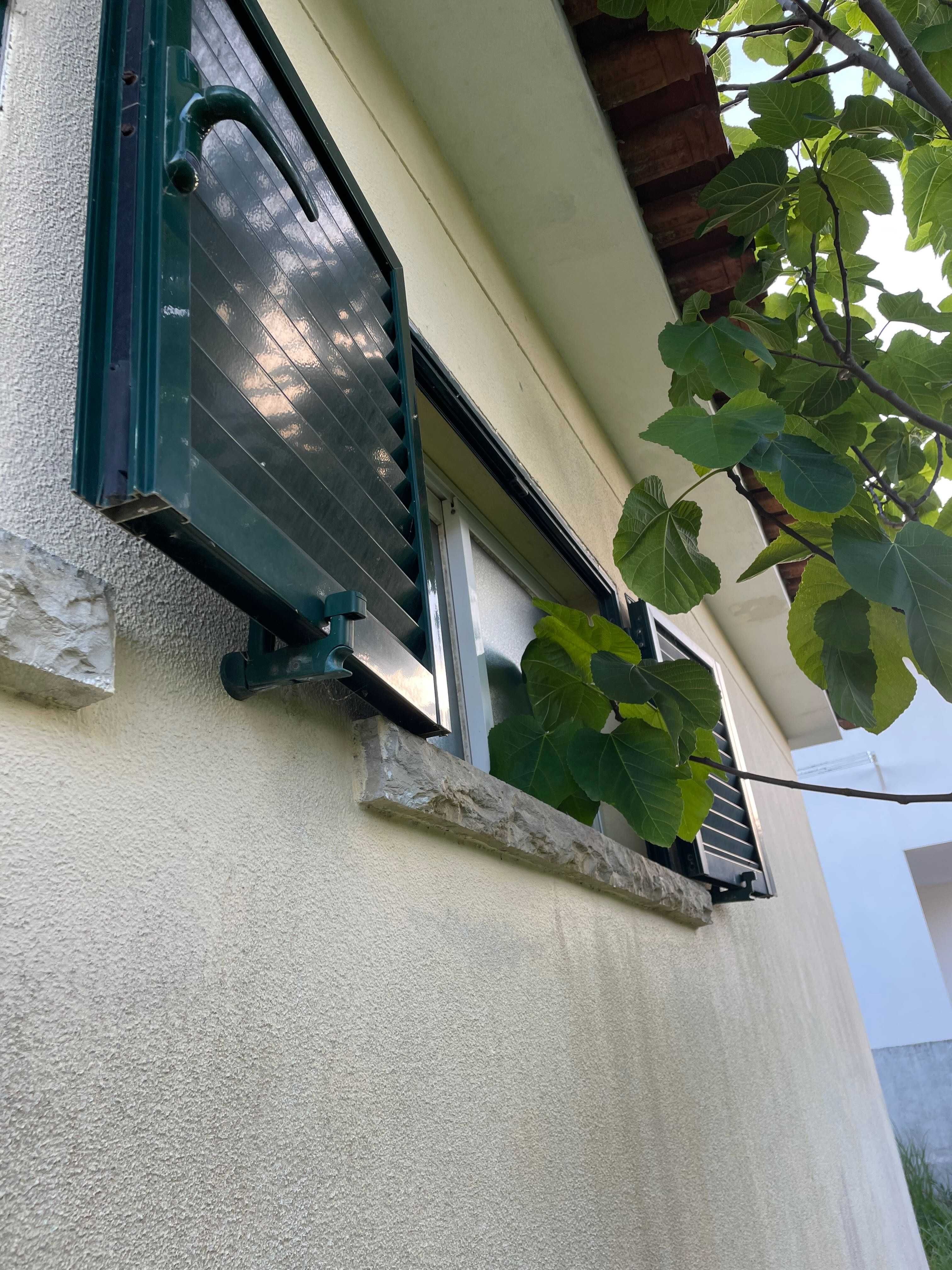 9 x Janelas + 9x Portadas em bom estado