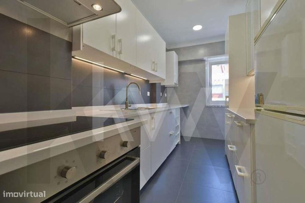 Apartamento T2 em Sacavém remodelado para Arrendamento