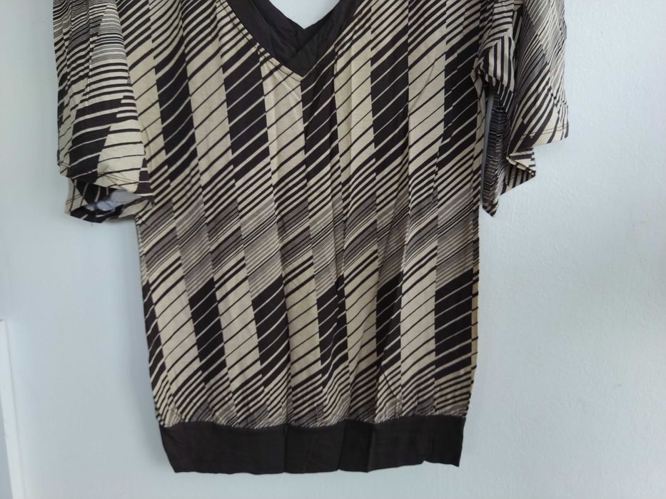 Top / Camisola creme com linhas modernas - Bershka - Tamanho M