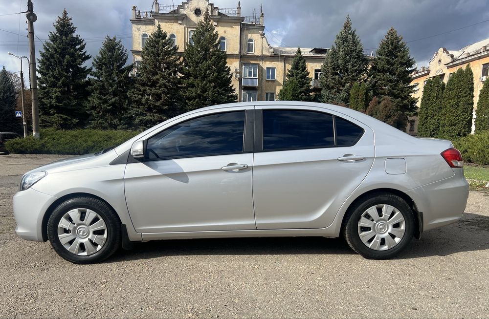 Автомобиль VOLEEX C30