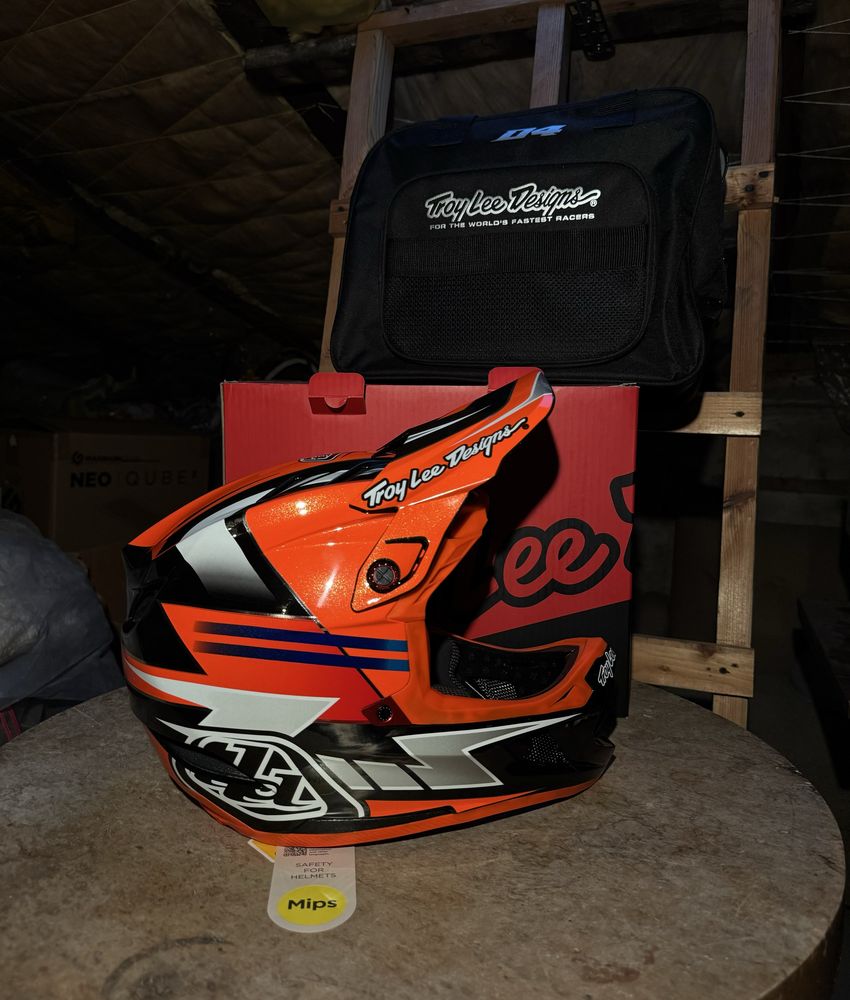 Kask Troy Lee Designs D4 Carbon Red czerwony nowy S
