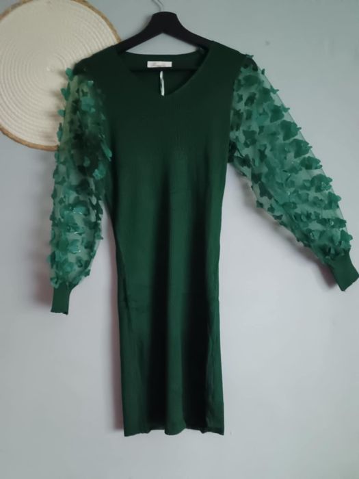 Piękna nowa sukienka w prążek  M/xl