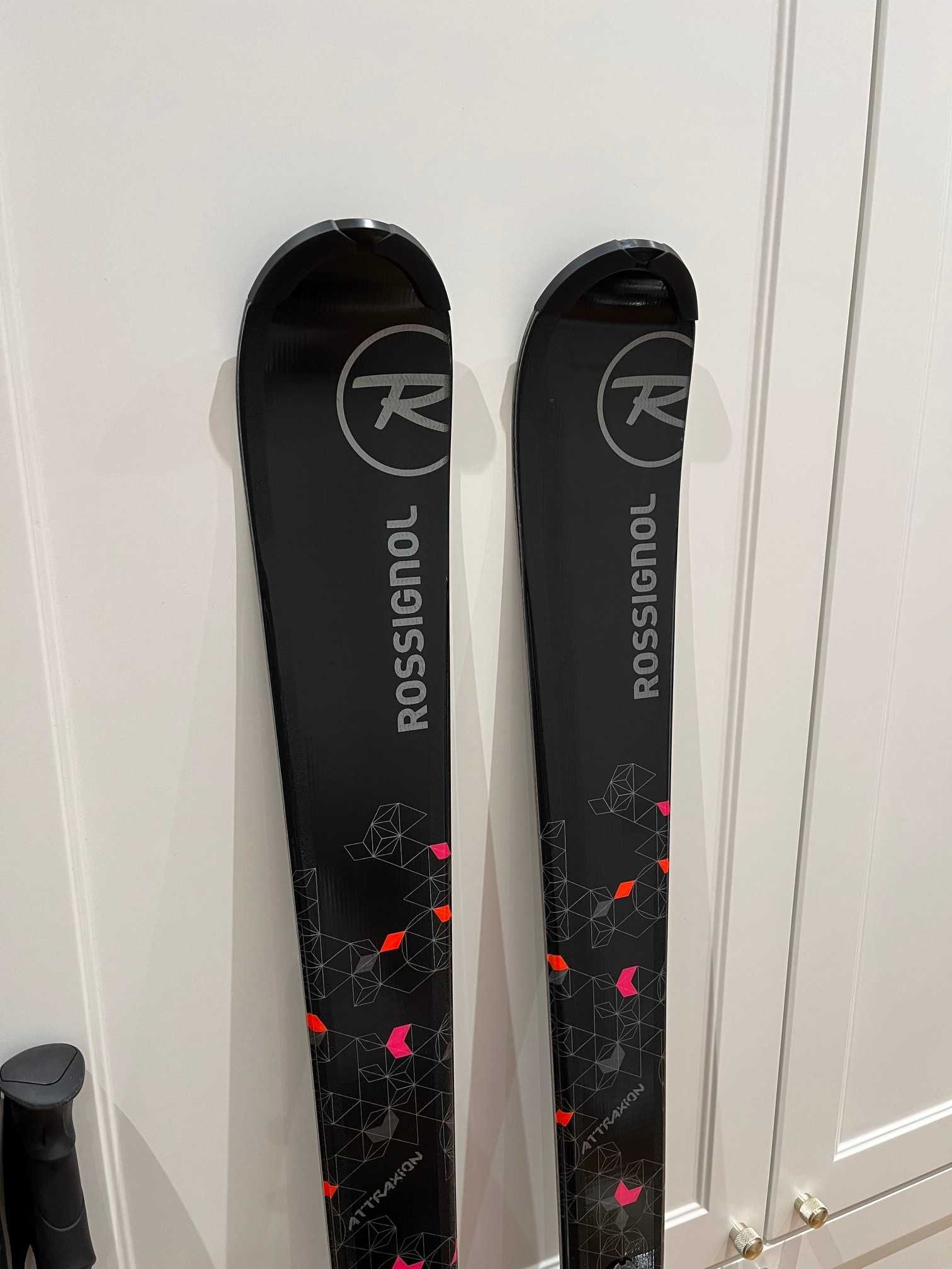 Nowe narty ROSSIGNOL Attraxion 162 CM z kijkami i pokrowcem na narty