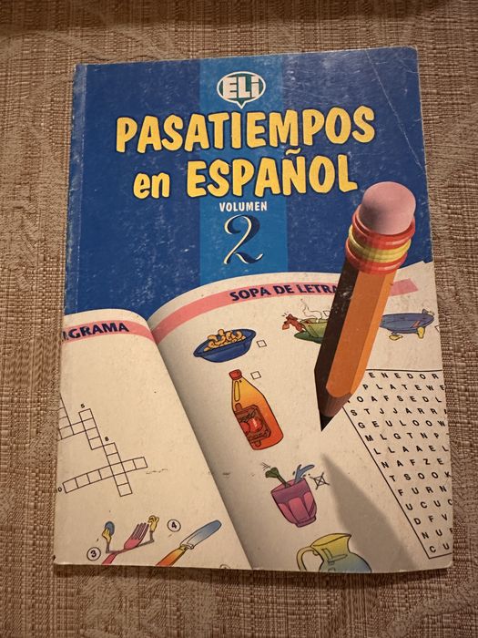 książka do hiszpańskiego- gry, krzyżówki