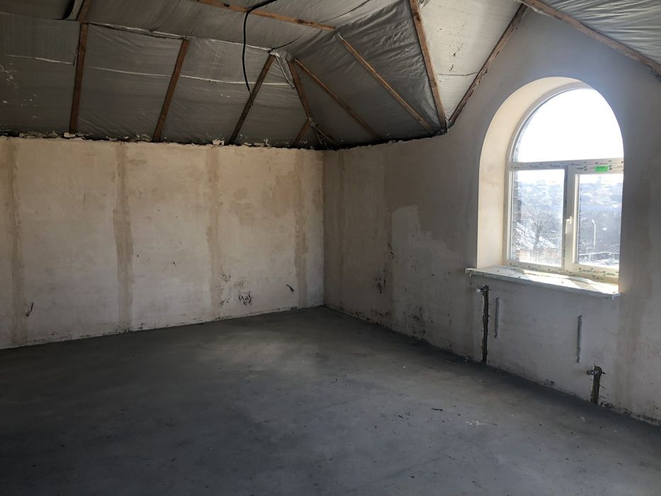 Продам новий будинок в центрі міста