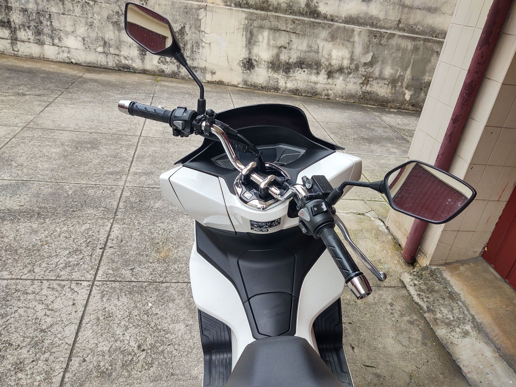 Vendo PCX 125 semi nova 28000 km 2023