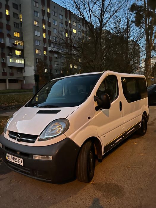 Продаж пасажирського буса Opel Vivaro 1.9 2006