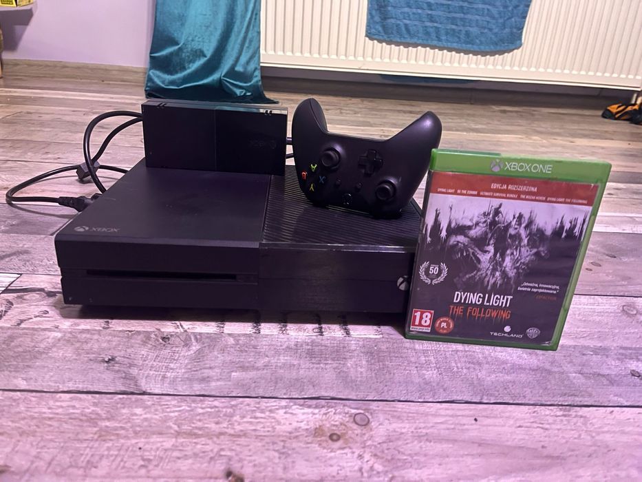 Xbox One 1540 +Pad + 2 gry