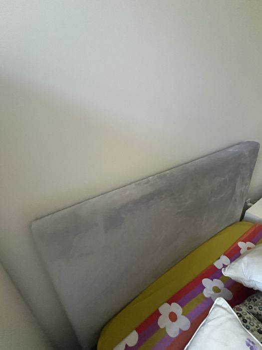 Cama com estrado elevatório