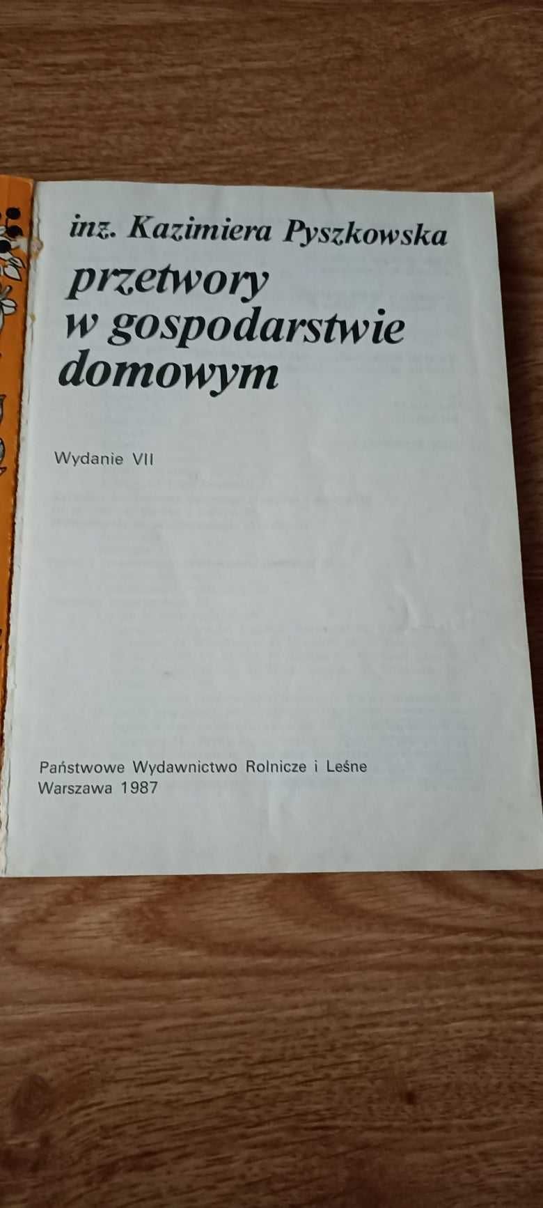 Książka Przetwory w gospodarstwie domowym z 1987 r.