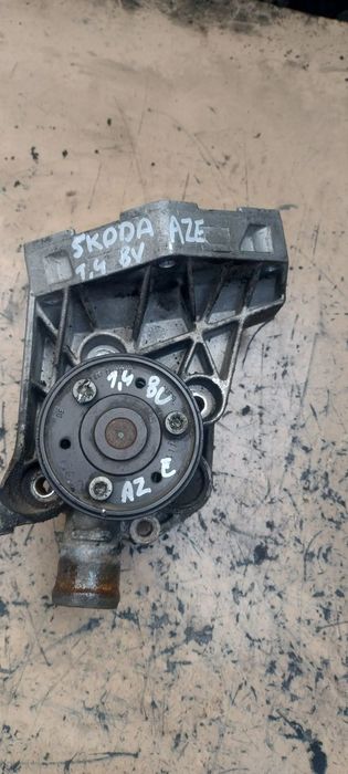 Skoda FABIA I 1,4 8V AZE pompa wody AZF łapa silnika   MPI