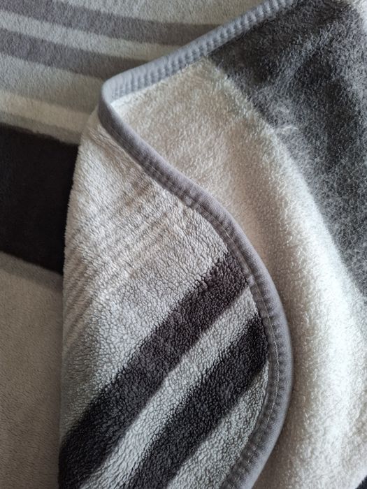 Koc ciepły szaro czarny