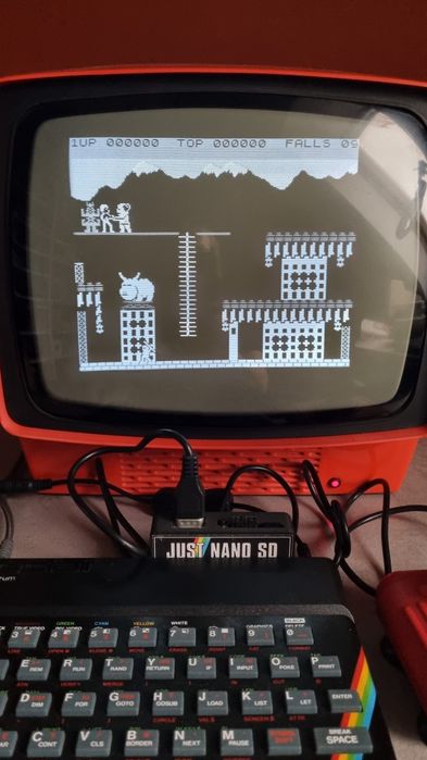 Retro monitor PRL neptun w kolorze czerwonym ze złączem DIN5